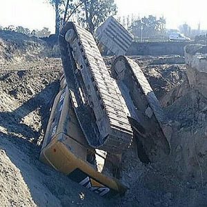 Heavy Equipment Tractors Fails